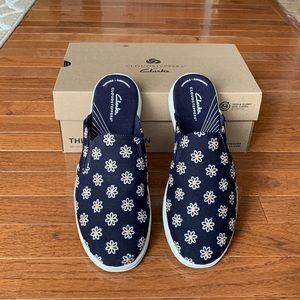 Cloudsteppers by Clark’s.  Navy floral. Size 10W.  Brand new.